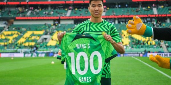 王刚：现在还不是高兴的时候，我们现在第一目标是联赛