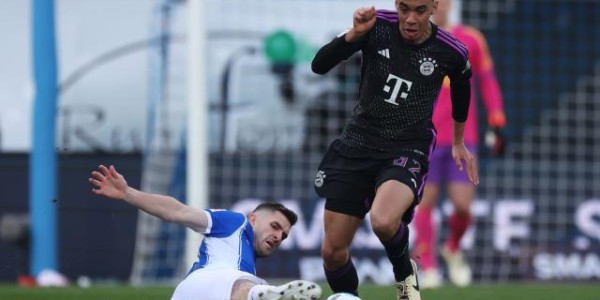 拜仁3连大胜可喜，纸糊后防被鱼腩捅穿让枪手偷笑