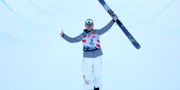 李方慧夺得自由式滑雪U型场地世界杯美国阿斯本站金牌