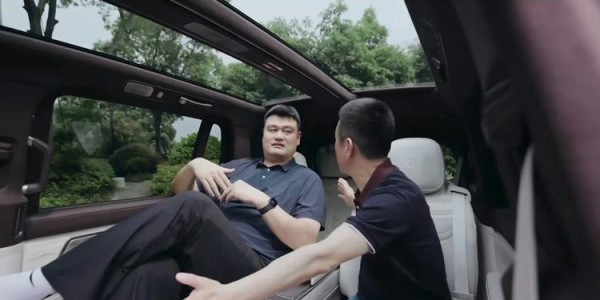 开云体育平台APP下载-向着男篮人手一台努力？蔚来邀请“战神”刘玉栋体验ES9