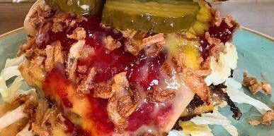 嘲讽伊萨克叛逃，纽卡酒吧推出“瑞典鼠辈”汉堡