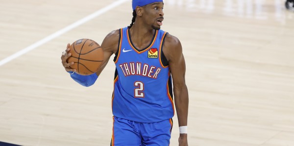 追梦：亚历山大的特点是非常滑溜 只要有一点空隙他就钻过去了