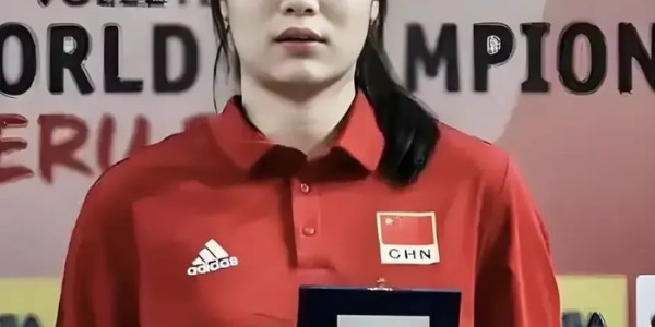 张籽萱进步不如预期，只因没有顶级教练带！江苏女排应请回沈富麟|二传|李立军|刁琳宇|孙燕|赵勇_新浪体育_新浪新闻